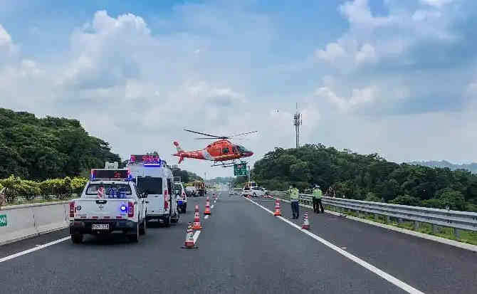 雷波高速公路汽车救援案例