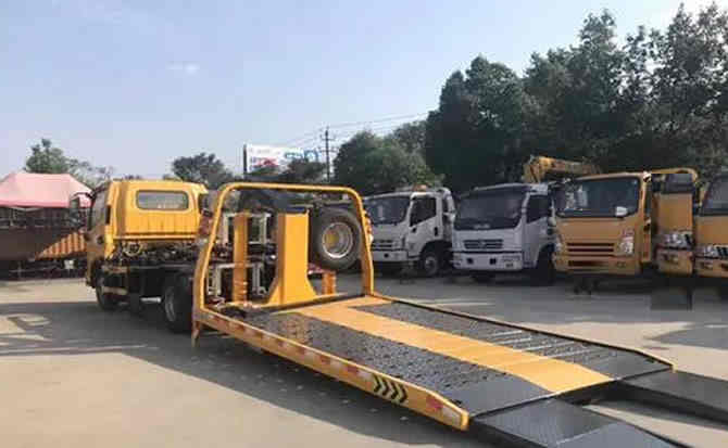 雷波汽车中途维修案例